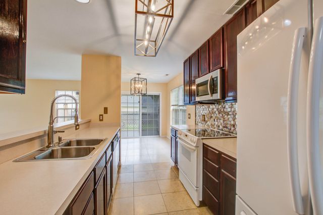 202 Seneca River Drive, Summerville, SC 29485