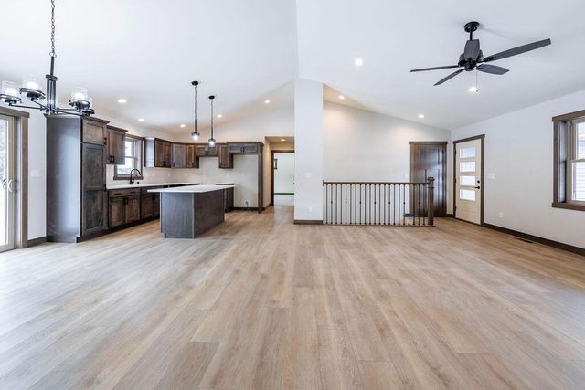 1827 Golden Gate WAY, Holmen, WI 54636