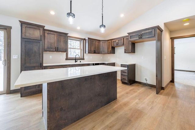 1827 Golden Gate WAY, Holmen, WI 54636