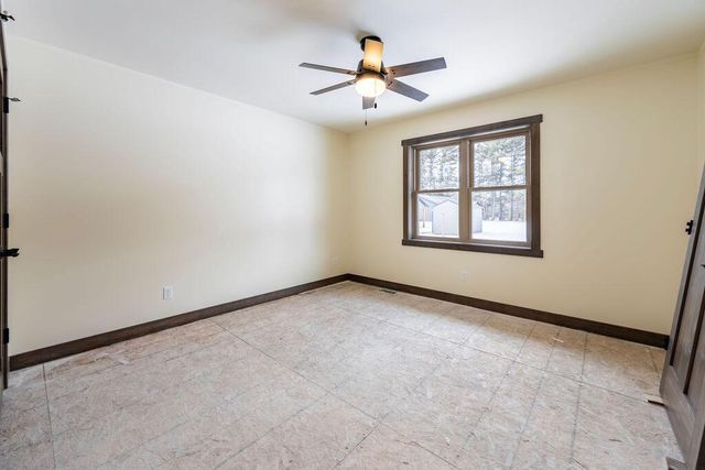 1827 Golden Gate WAY, Holmen, WI 54636