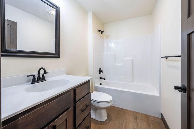 1827 Golden Gate WAY, Holmen, WI 54636