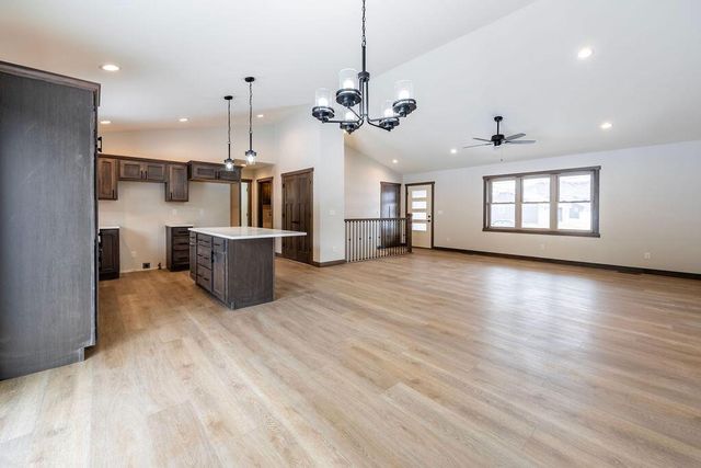 1827 Golden Gate WAY, Holmen, WI 54636