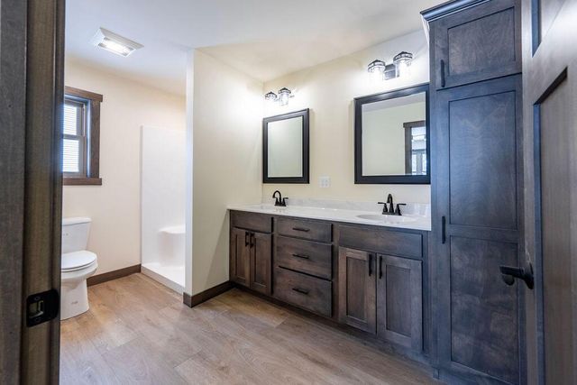 1827 Golden Gate WAY, Holmen, WI 54636