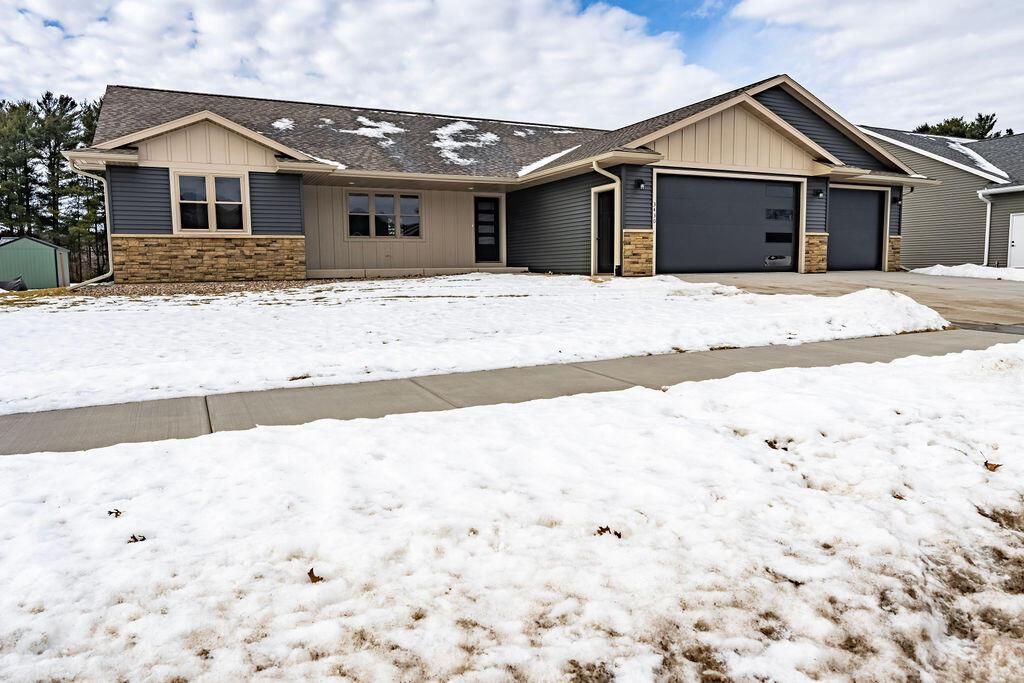 1827 Golden Gate WAY, Holmen, WI 54636