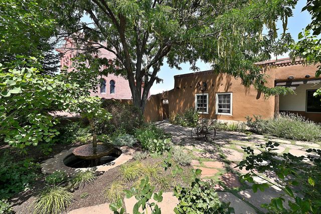 311 Bishops Lodge Road, Santa Fe, NM 87501