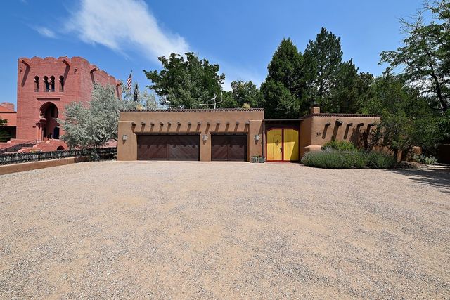 311 Bishops Lodge Road, Santa Fe, NM 87501