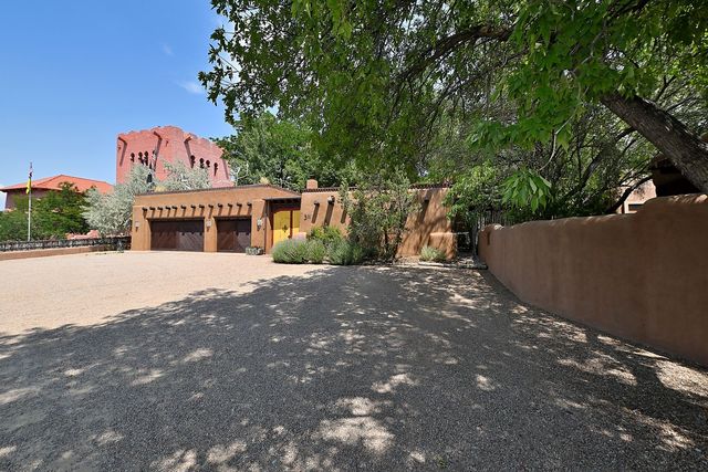 311 Bishops Lodge Road, Santa Fe, NM 87501