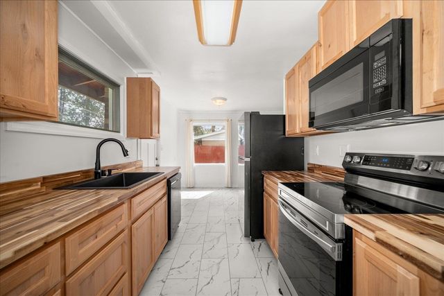 1808 W Kiernan Ave, Spokane, WA 99205
