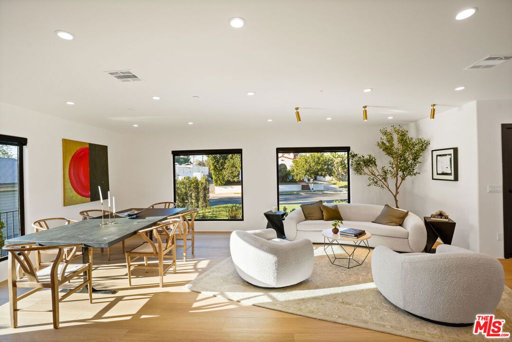 Image 12 of property listing at 11642 Hartsook Street, Valley Village, CA 91601