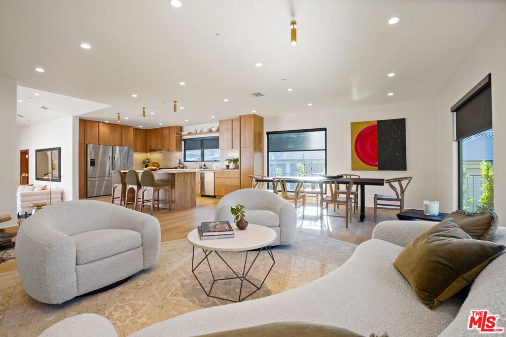 Image 13 of property listing at 11642 Hartsook Street, Valley Village, CA 91601