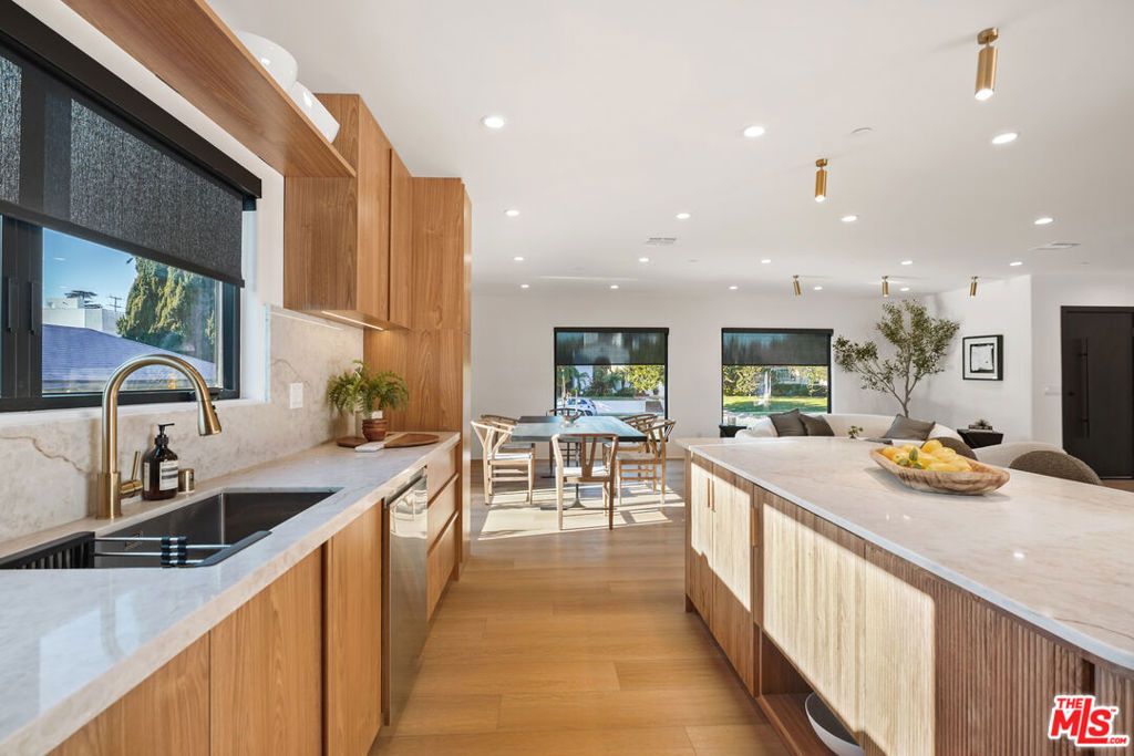 Image 17 of property listing at 11642 Hartsook Street, Valley Village, CA 91601