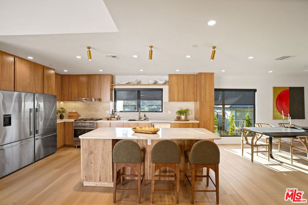 Image 18 of property listing at 11642 Hartsook Street, Valley Village, CA 91601