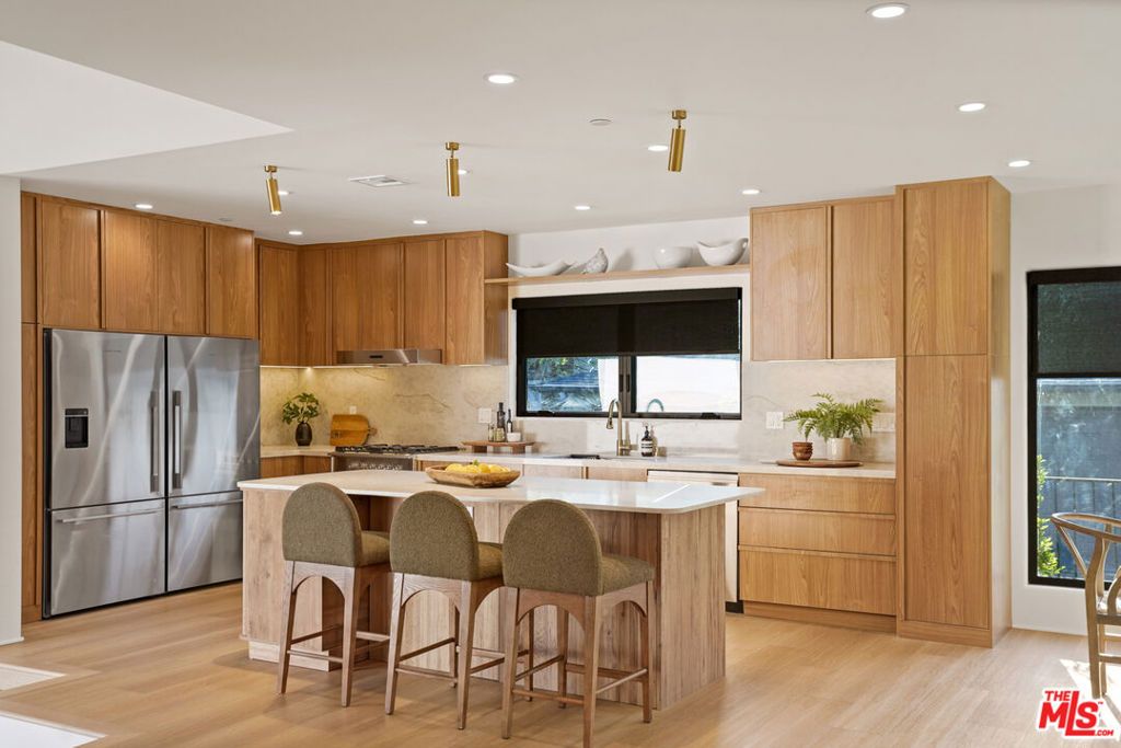 Image 19 of property listing at 11642 Hartsook Street, Valley Village, CA 91601