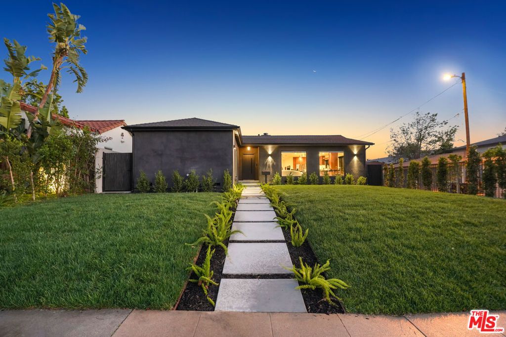 Image 2 of property listing at 11642 Hartsook Street, Valley Village, CA 91601