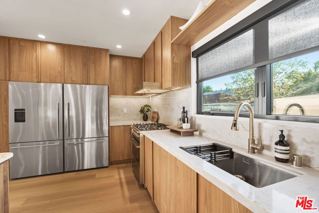 Image 21 of property listing at 11642 Hartsook Street, Valley Village, CA 91601