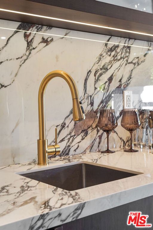 Image 22 of property listing at 11642 Hartsook Street, Valley Village, CA 91601