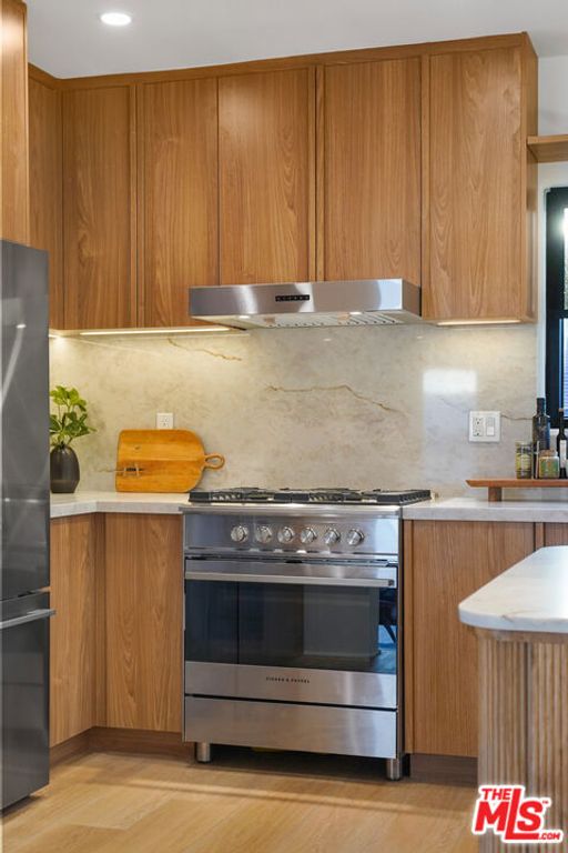 Image 23 of property listing at 11642 Hartsook Street, Valley Village, CA 91601