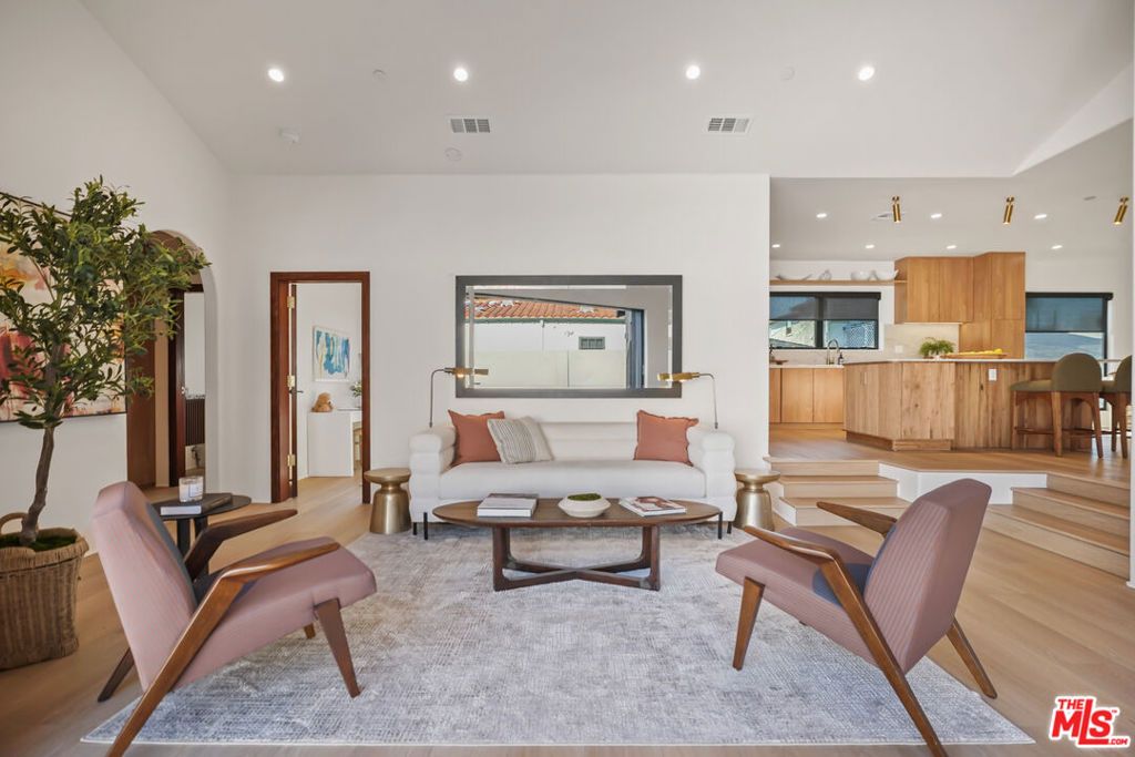 Image 25 of property listing at 11642 Hartsook Street, Valley Village, CA 91601