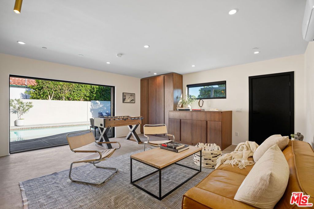 Image 29 of property listing at 11642 Hartsook Street, Valley Village, CA 91601