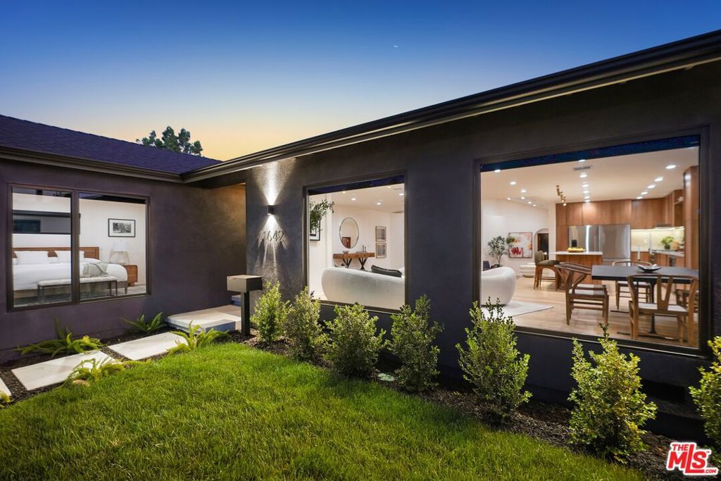 Image 3 of property listing at 11642 Hartsook Street, Valley Village, CA 91601