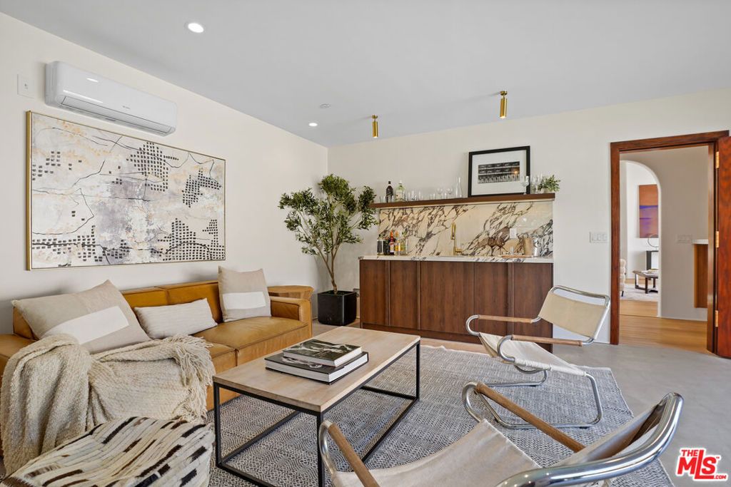 Image 31 of property listing at 11642 Hartsook Street, Valley Village, CA 91601