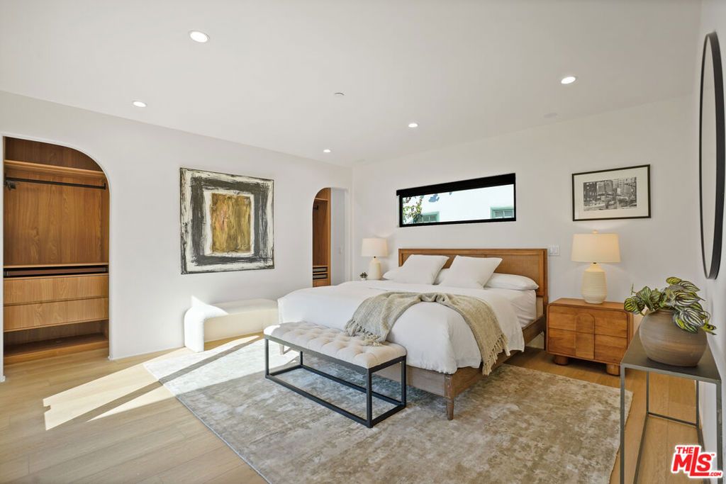 Image 34 of property listing at 11642 Hartsook Street, Valley Village, CA 91601