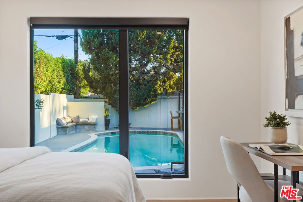 Image 41 of property listing at 11642 Hartsook Street, Valley Village, CA 91601