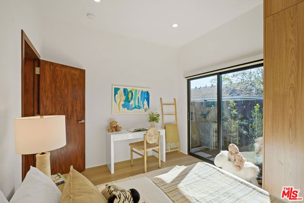 Image 45 of property listing at 11642 Hartsook Street, Valley Village, CA 91601