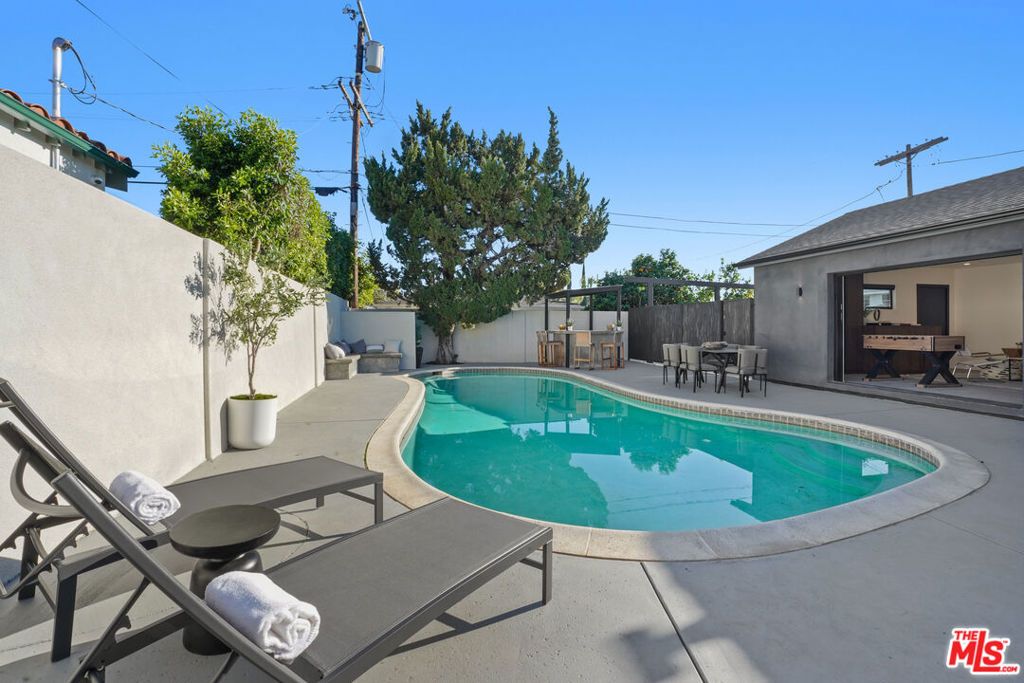 Image 48 of property listing at 11642 Hartsook Street, Valley Village, CA 91601