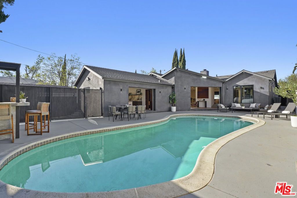 Image 49 of property listing at 11642 Hartsook Street, Valley Village, CA 91601