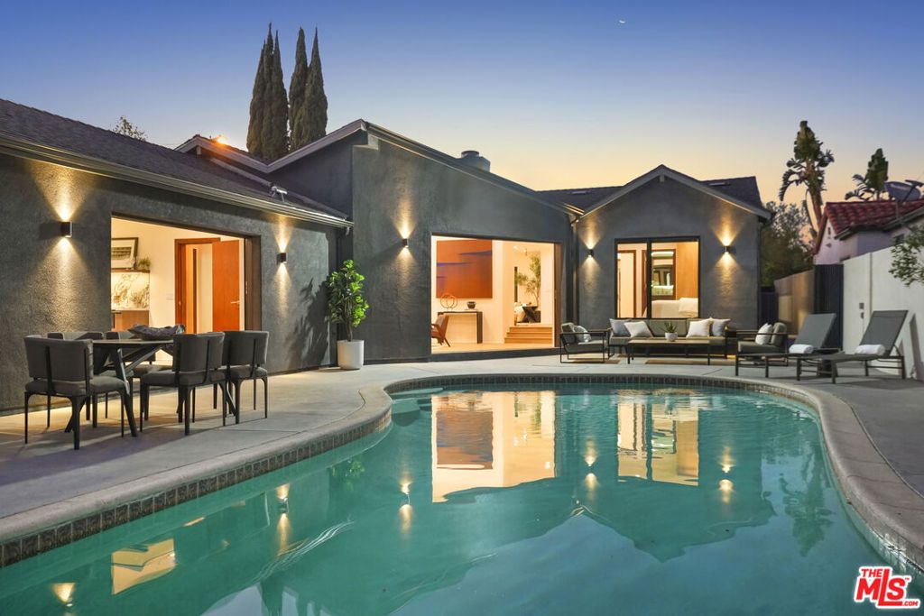 Image 5 of property listing at 11642 Hartsook Street, Valley Village, CA 91601