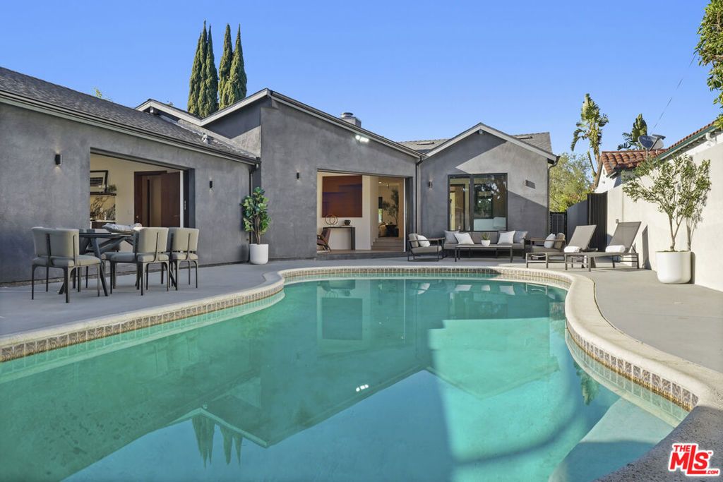 Image 50 of property listing at 11642 Hartsook Street, Valley Village, CA 91601