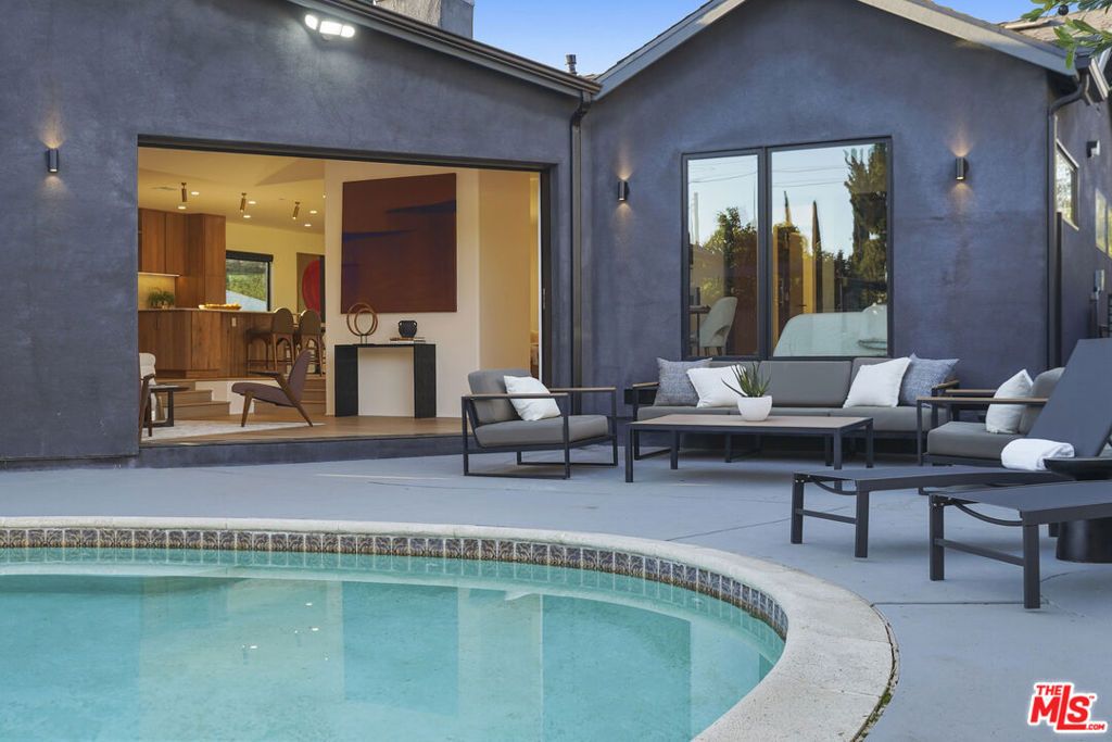 Image 54 of property listing at 11642 Hartsook Street, Valley Village, CA 91601