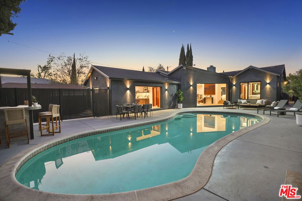 Image 58 of property listing at 11642 Hartsook Street, Valley Village, CA 91601