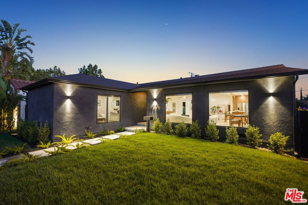 Image 59 of property listing at 11642 Hartsook Street, Valley Village, CA 91601