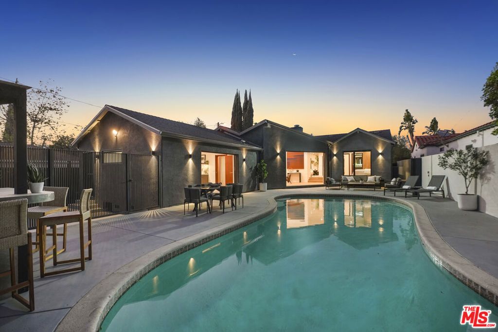 Image 6 of property listing at 11642 Hartsook Street, Valley Village, CA 91601