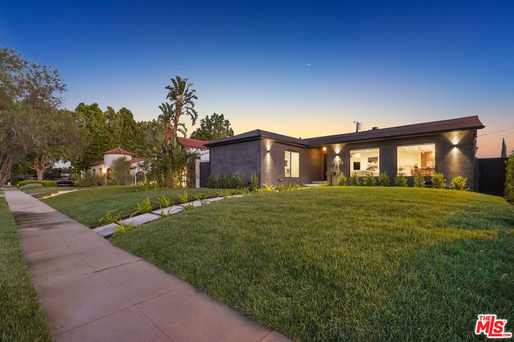 Image 61 of property listing at 11642 Hartsook Street, Valley Village, CA 91601