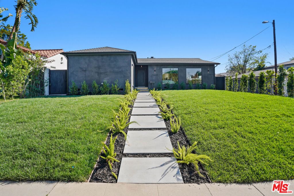 Image 8 of property listing at 11642 Hartsook Street, Valley Village, CA 91601