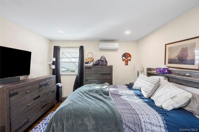 36 Hart Street, Farmingdale, NY 11735