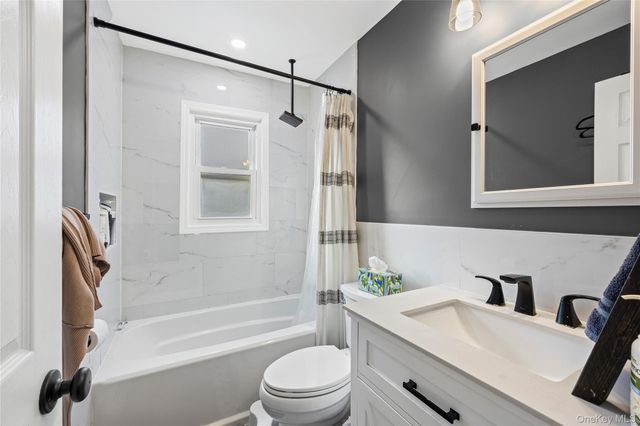 36 Hart Street, Farmingdale, NY 11735