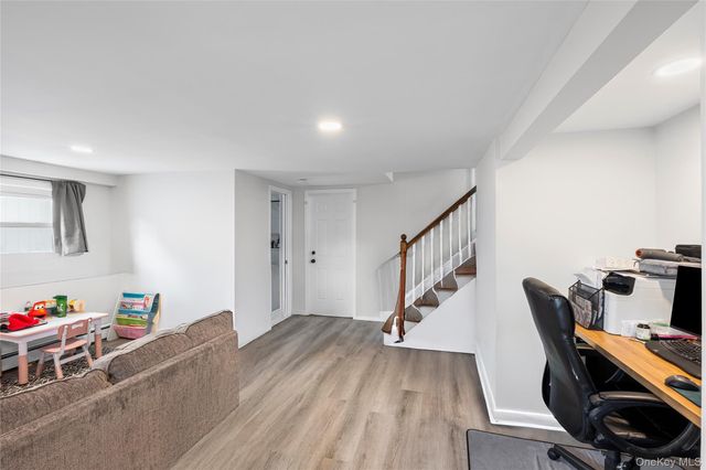 36 Hart Street, Farmingdale, NY 11735