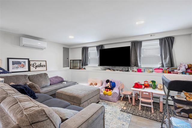 36 Hart Street, Farmingdale, NY 11735