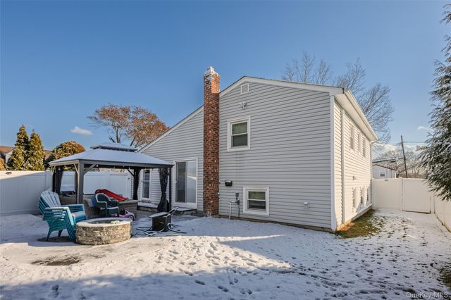 36 Hart Street, Farmingdale, NY 11735