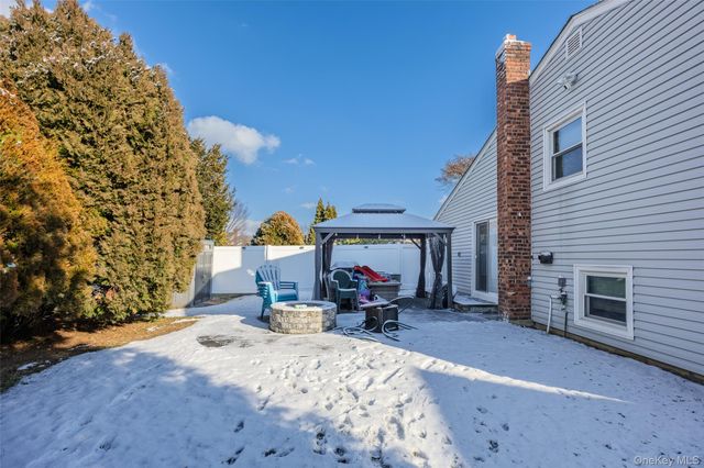 36 Hart Street, Farmingdale, NY 11735