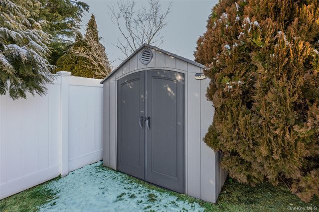 36 Hart Street, Farmingdale, NY 11735