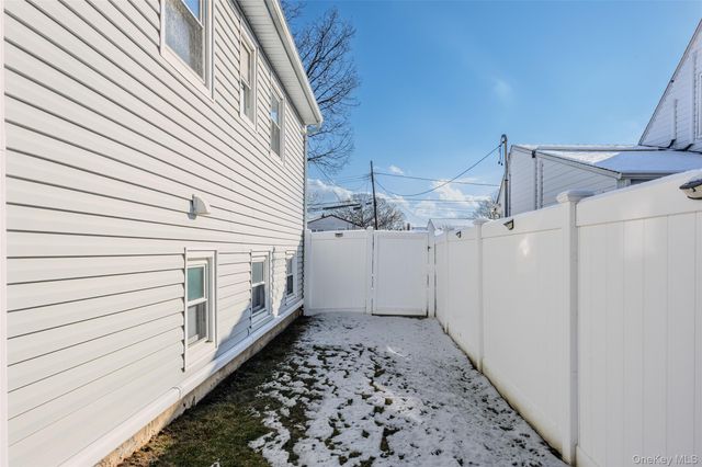 36 Hart Street, Farmingdale, NY 11735