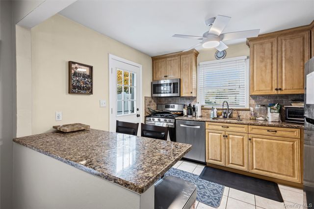 36 Hart Street, Farmingdale, NY 11735