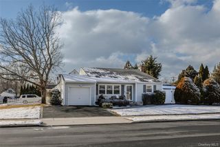 36 Hart Street, Farmingdale, NY 11735