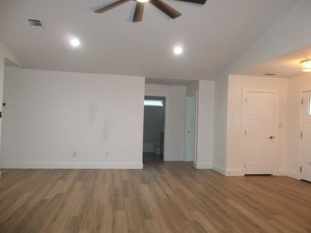 240 Pin Oak Way, Kerrville, TX 78028