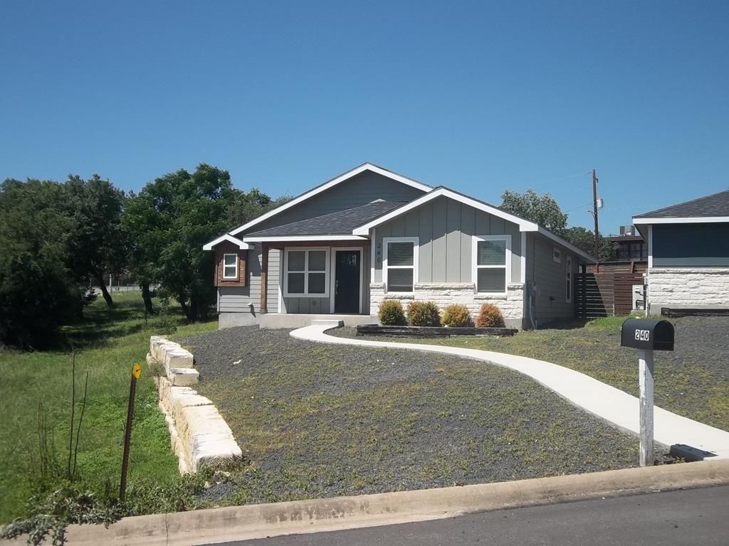 240 Pin Oak Way, Kerrville, TX 78028